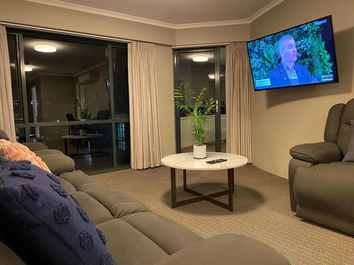 2 Bed 2 Bath Apartment In Braddon, Canberra - Pool, Gym And Free Parking 外观 照片